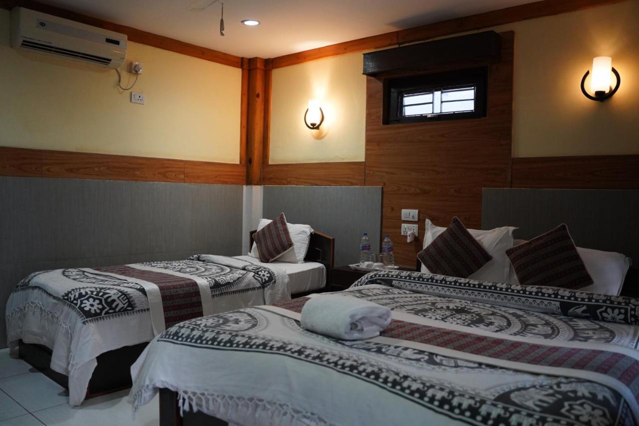 Chitwan Riverside Resort Sauraha Dış mekan fotoğraf