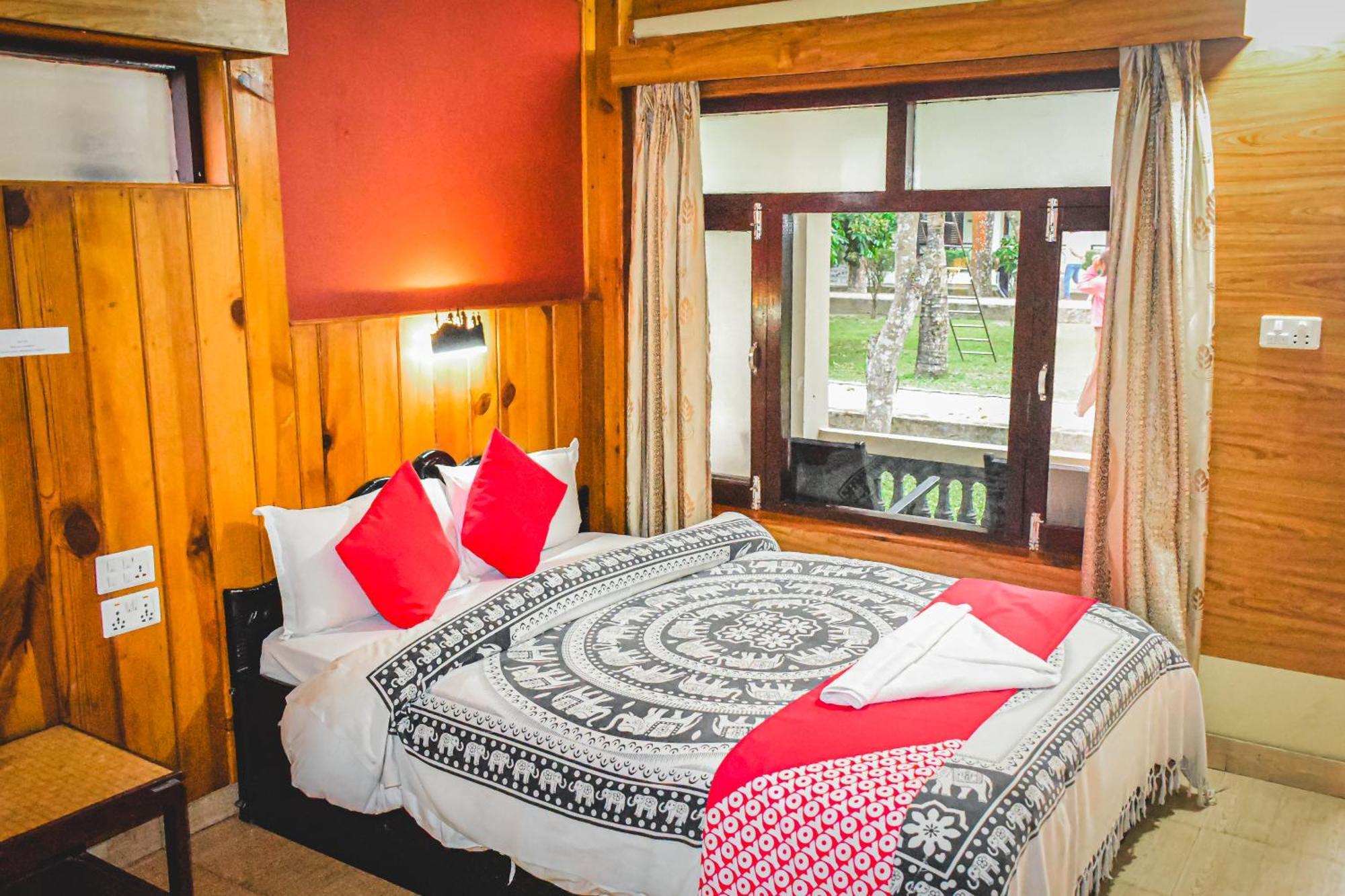 Chitwan Riverside Resort Sauraha Dış mekan fotoğraf