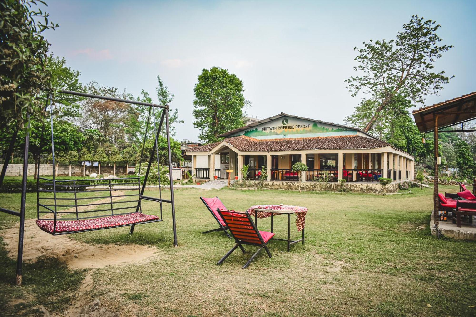 Chitwan Riverside Resort Sauraha Dış mekan fotoğraf