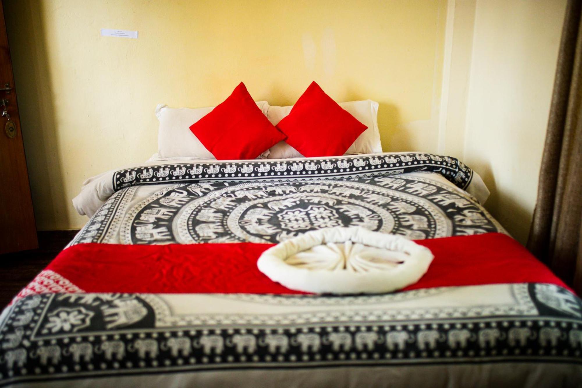 Chitwan Riverside Resort Sauraha Dış mekan fotoğraf