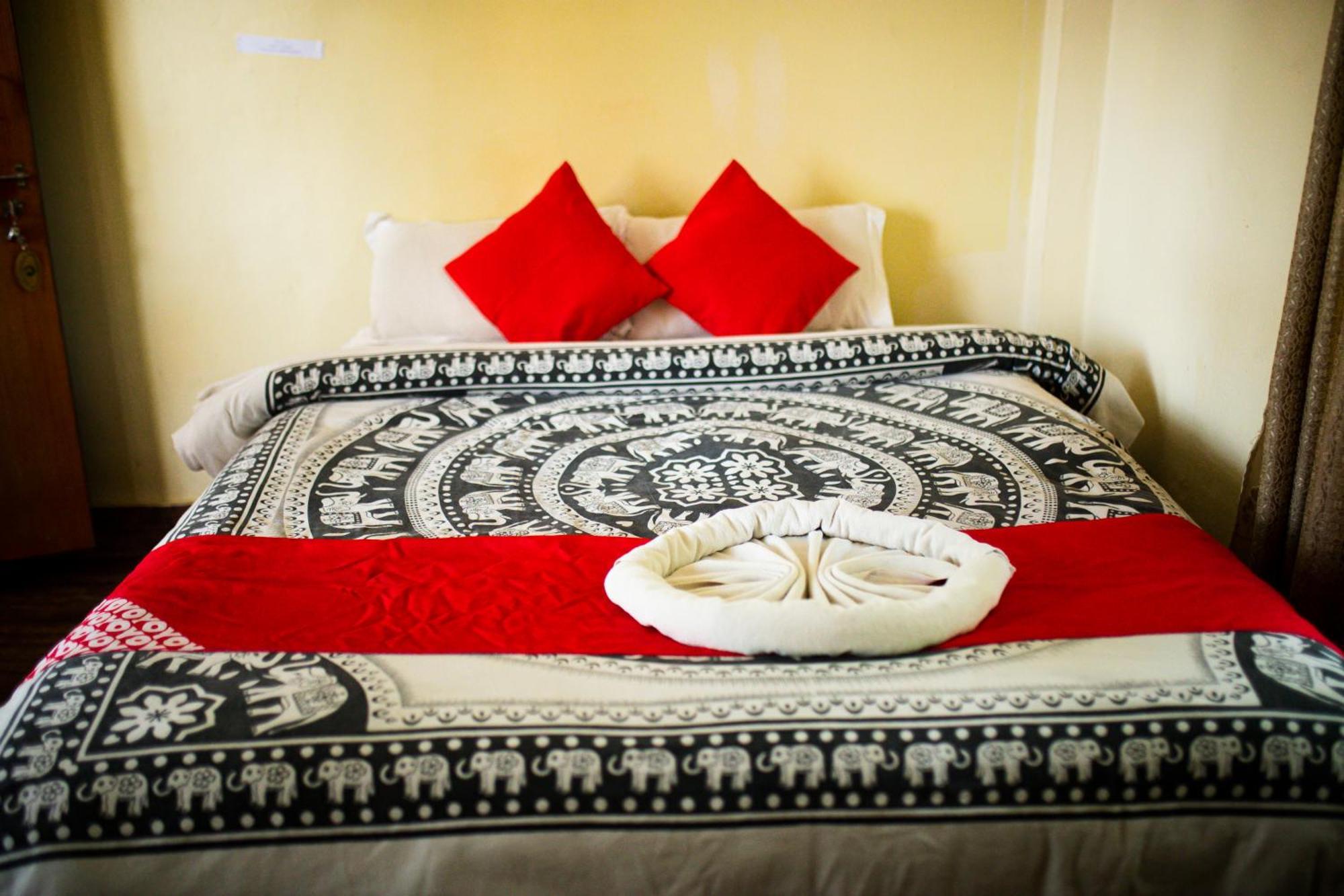 Chitwan Riverside Resort Sauraha Dış mekan fotoğraf