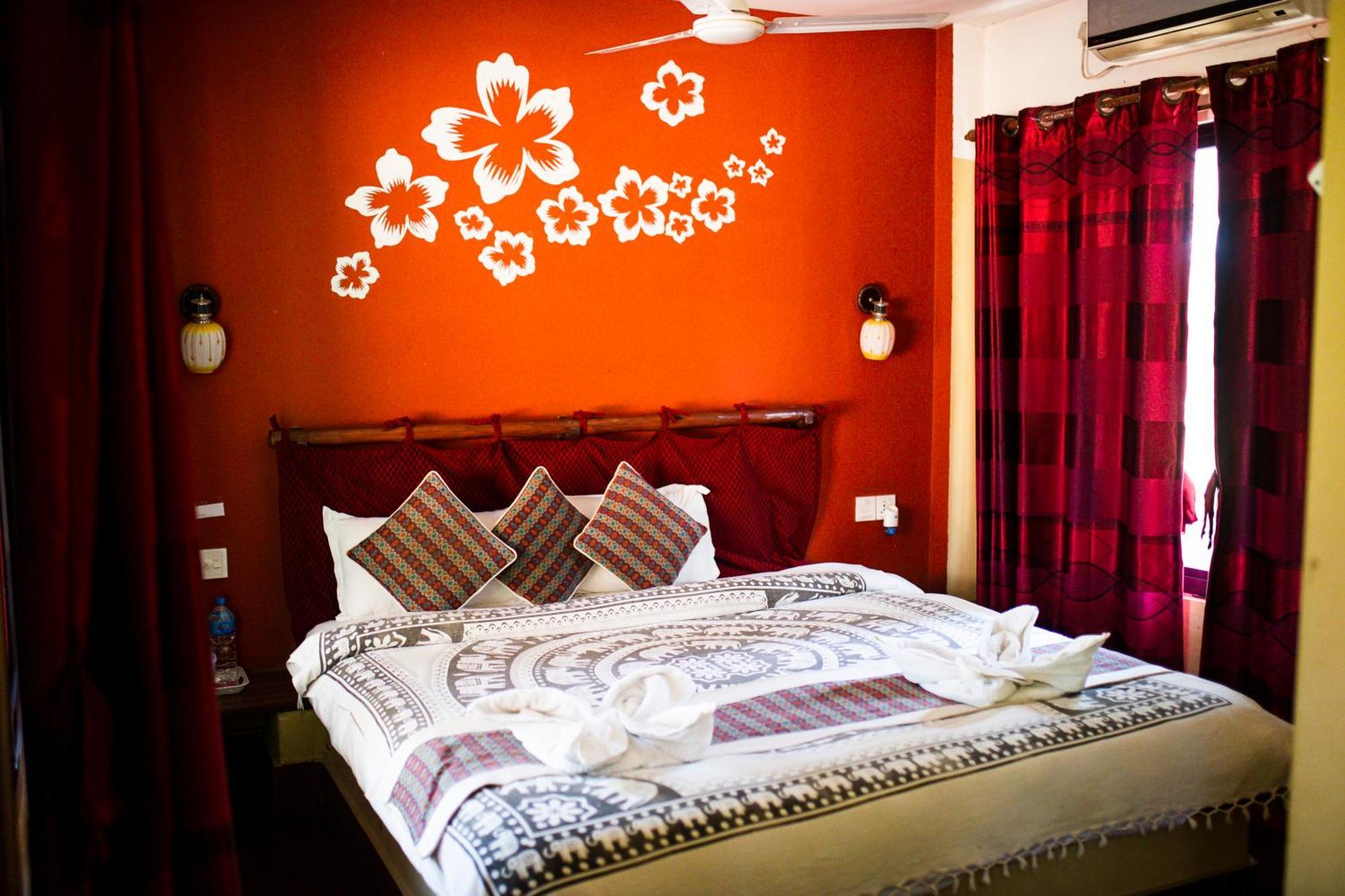 Chitwan Riverside Resort Sauraha Dış mekan fotoğraf