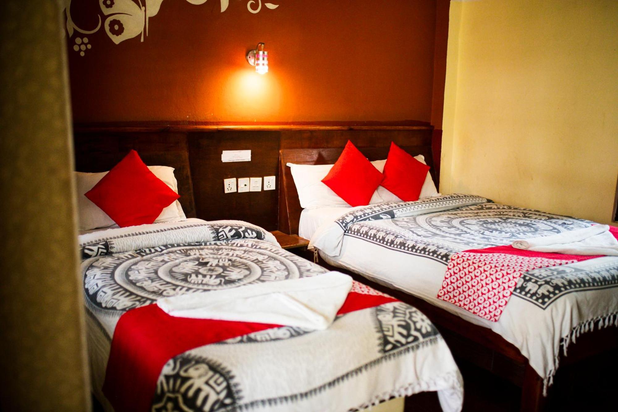 Chitwan Riverside Resort Sauraha Dış mekan fotoğraf