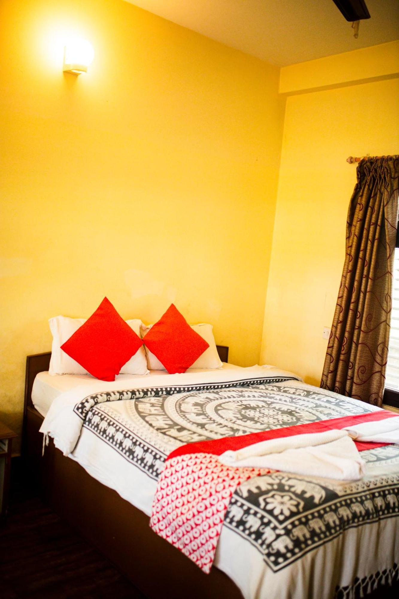 Chitwan Riverside Resort Sauraha Dış mekan fotoğraf