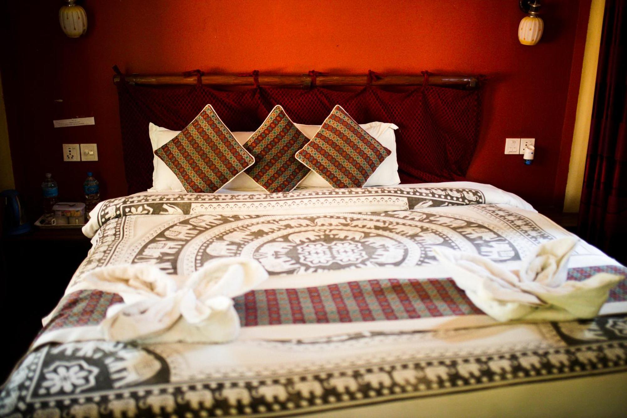 Chitwan Riverside Resort Sauraha Dış mekan fotoğraf