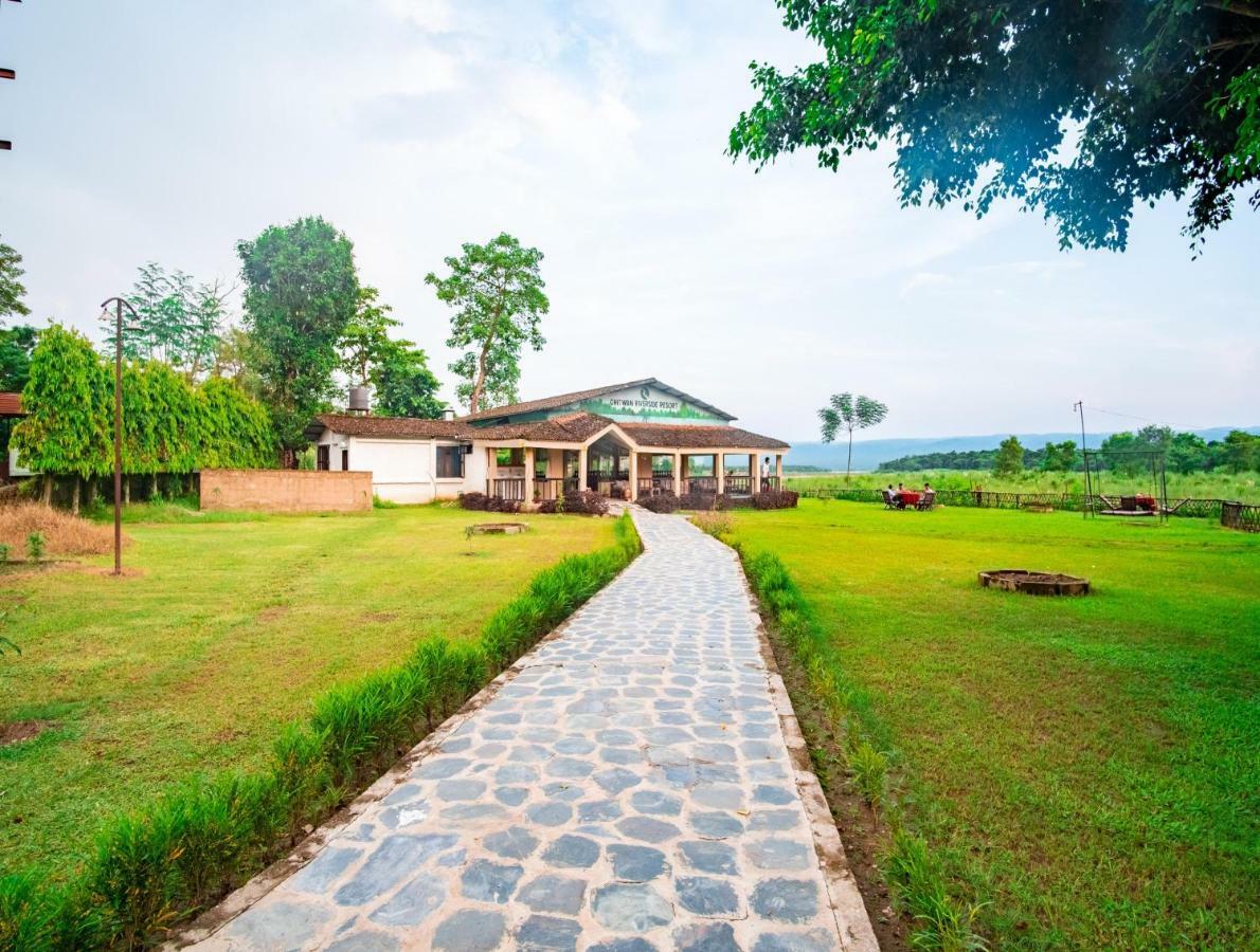Chitwan Riverside Resort Sauraha Dış mekan fotoğraf