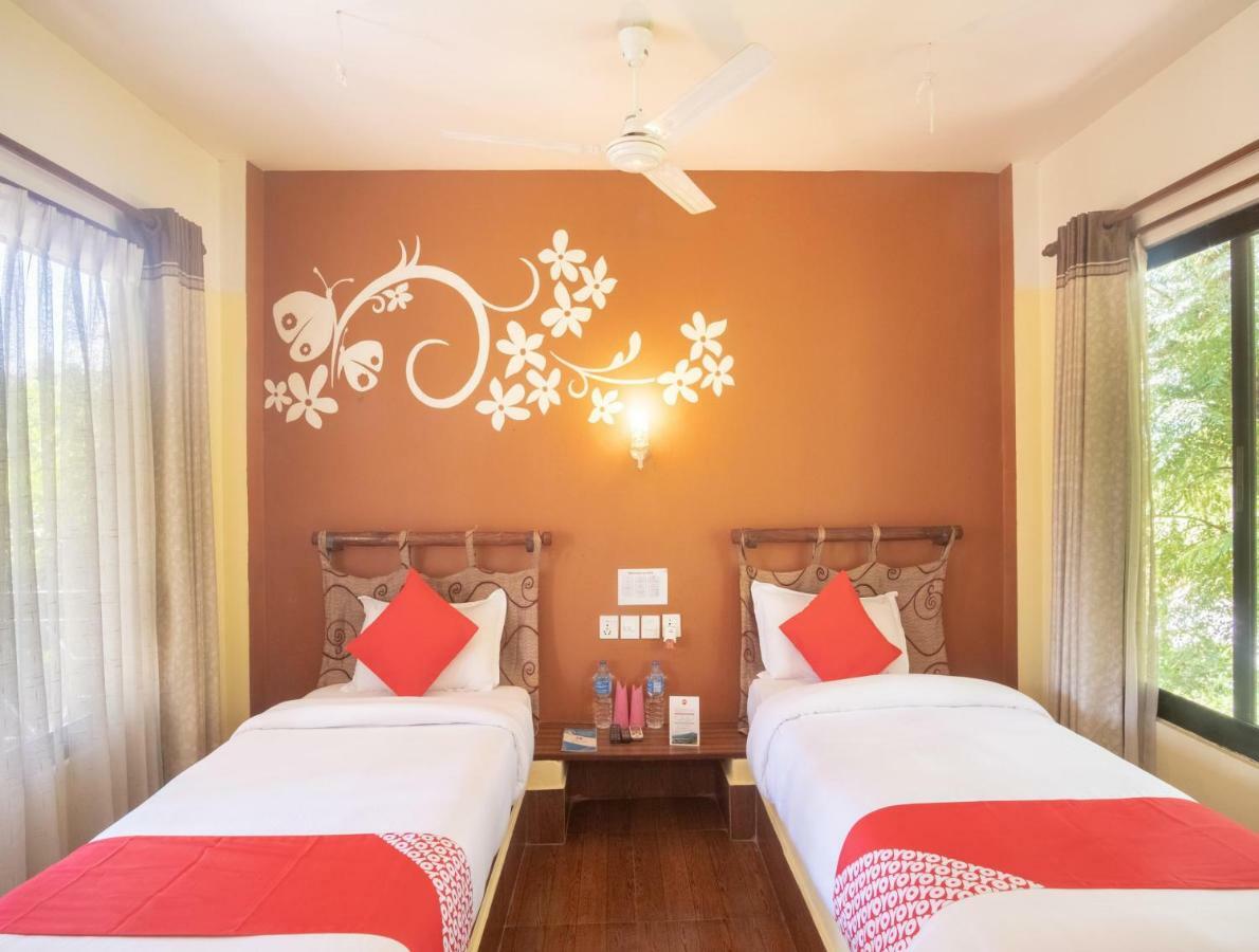 Chitwan Riverside Resort Sauraha Dış mekan fotoğraf