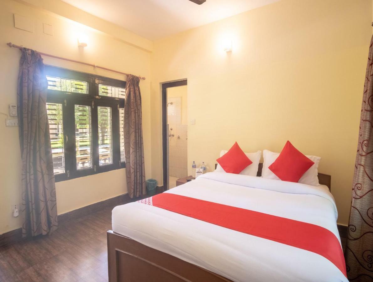 Chitwan Riverside Resort Sauraha Dış mekan fotoğraf