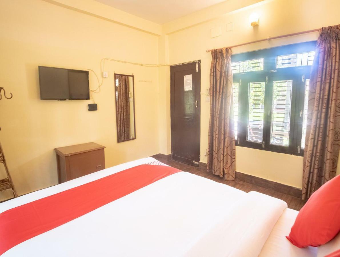 Chitwan Riverside Resort Sauraha Dış mekan fotoğraf