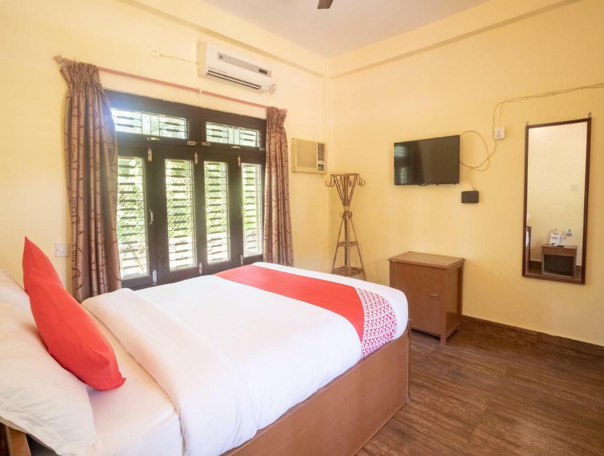 Chitwan Riverside Resort Sauraha Dış mekan fotoğraf